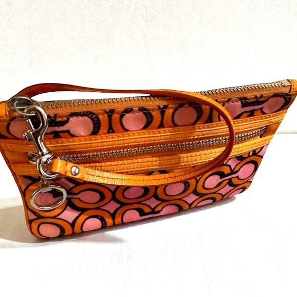 COACH POPPY 3D OP ART Groovy Pink and Orange Wristlet. - Picture 9 of 13